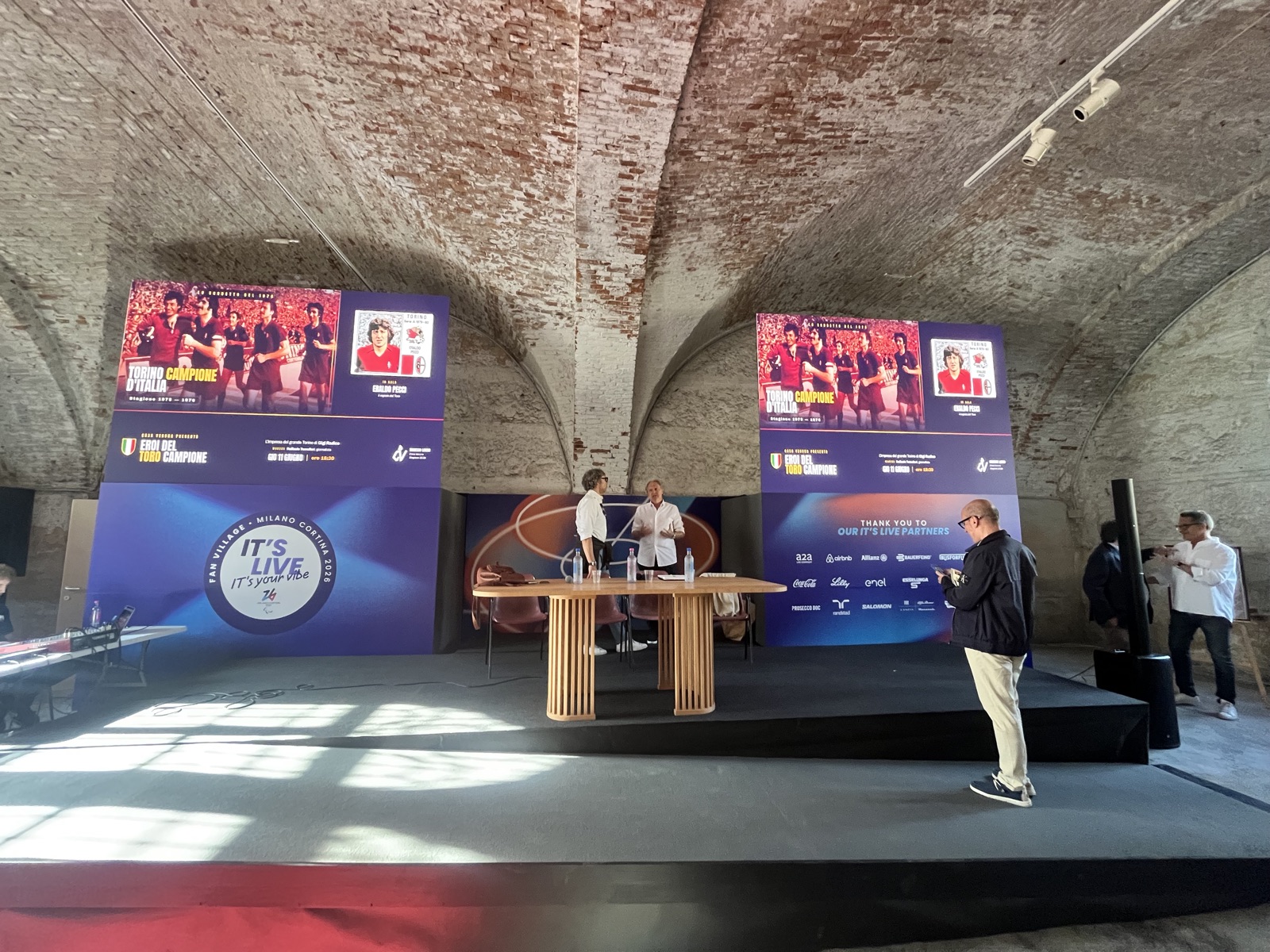 Eroi del Toro — il palco e i maxischermo «Torino campione d'Italia»